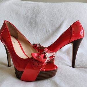Guess heels size 7M plataform worn twice.